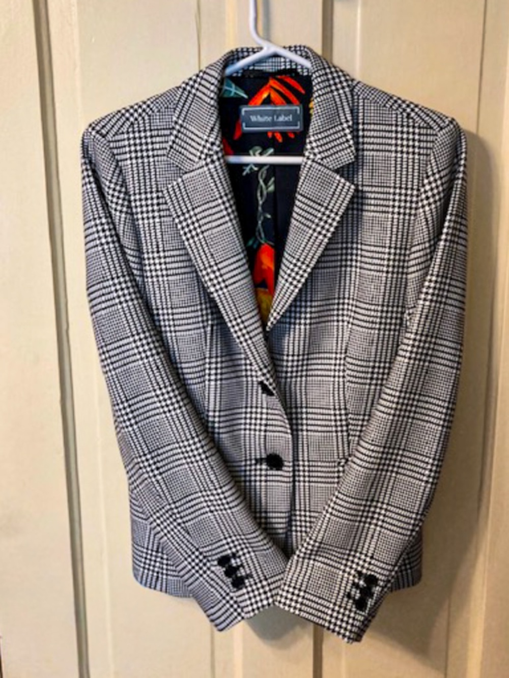 Chic Black/White Plaid Blazer – Size US 6